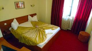 Отель Hotel Pui de Urs Бухарест Двухместный номер с 1 кроватью-2